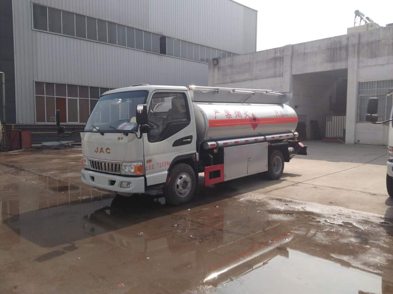 江淮5方易燃液體罐式運輸車 安全與效率的完美結(jié)合